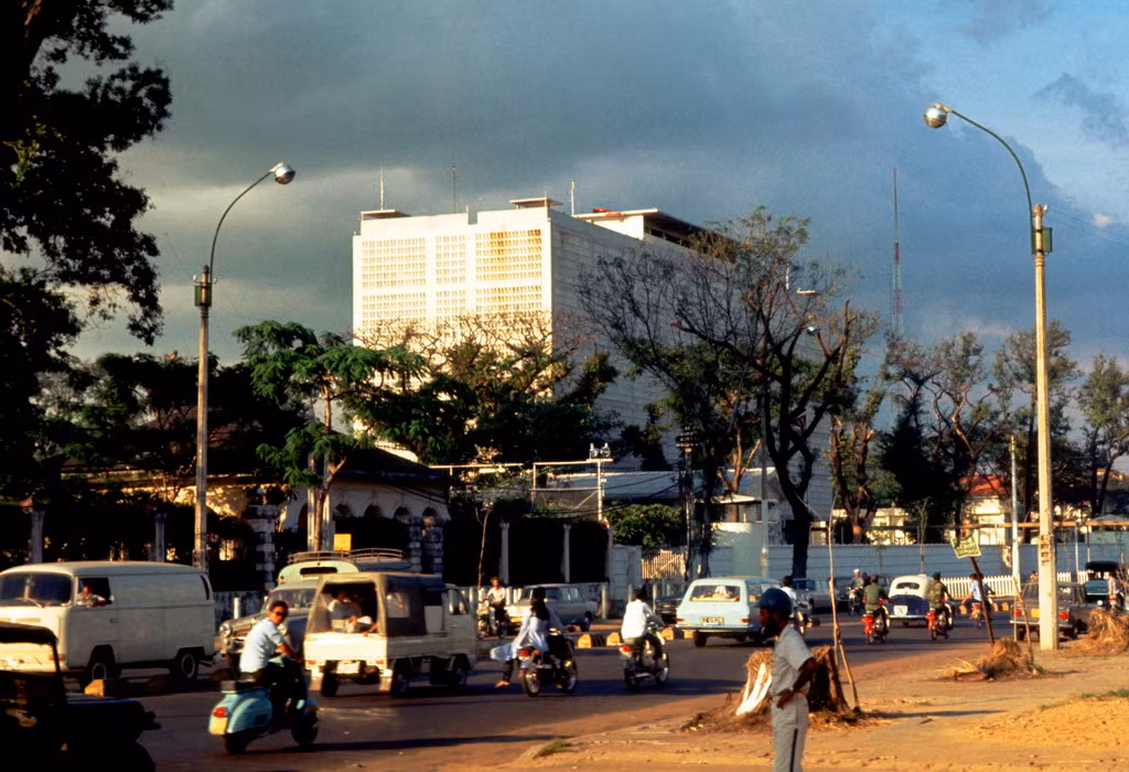 Tòa Đại sứ quán Mỹ ở Sài Gòn.