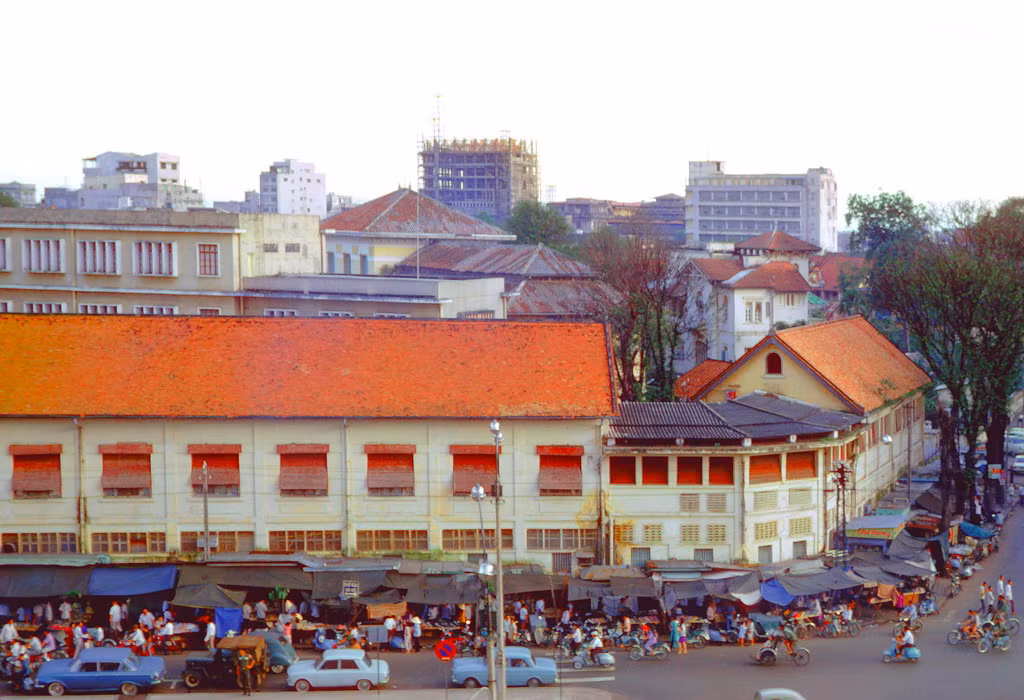 Khu chợ cũ ở đại lộ Hàm Nghi.