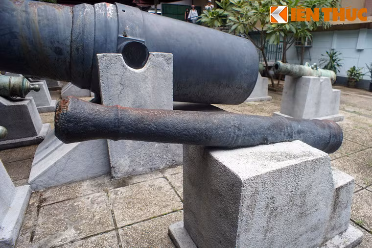 Một loại súng cỡ nòng nhỏ hơn, có cùng niên đại thế kỷ 18.