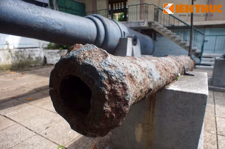Một khẩu thần công không còn nguyên dạng sau 3 thế kỷ tồn tại.