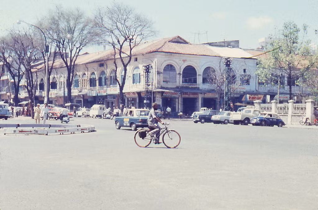 Trên đại lộ Nguyễn Huệ.