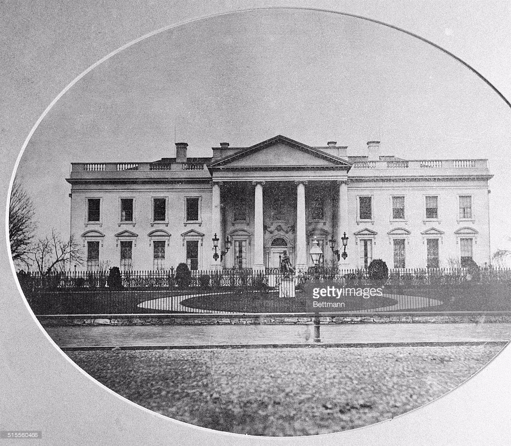 Một trong những bức ảnh chụp đầu tiên về Nhà Trắng, thập niên 1860. Ảnh: GettyImages.