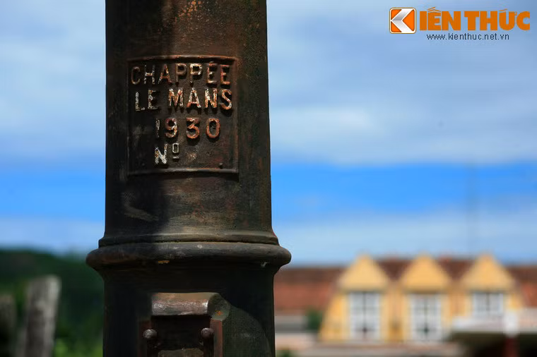 Cận cảnh một trụ nước xây dựng từ năm 1930.