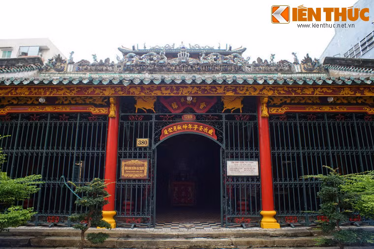 Năm 1867, chính quyền thuộc địa thay đổi cơ cấu hành chính, đình không còn là nhà việc của xã và trở thành hội quán của hội Minh Hương Gia Thạnh. Công trình được trùng tu vào các năm 1839, 1901 và 1962. Lần trùng tu cuối sử dụng một số vật liệu hiện đại và xây thêm tầng lầu trên chính điện.