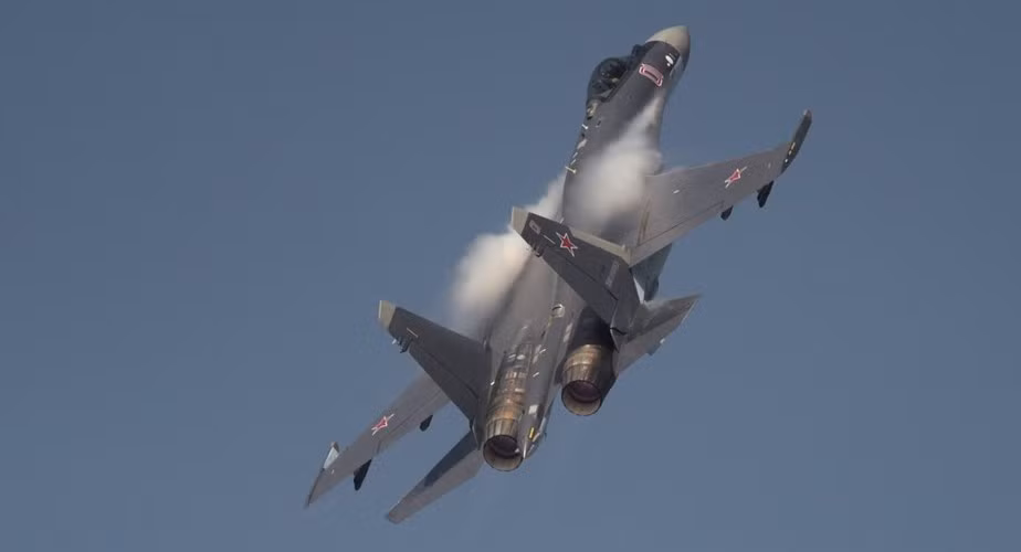 Những công nghệ mới này làm cho lực đẩy tổng thể của động cơ AL-117S trên Su-35 tăng vọt 16%. Tuổi thọ sử dụng động cơ 117S là 4.000 giờ, hơn gấp đôi động cơ cùng loại. Thời gian cách nhau giữa hai lần đại tu là 1.000 giờ, cũng gấp đôi sản phẩm cùng loại, điều này đã đóng góp to lớn cho năng lực điều động và thời gian tác chiến của Su-35.