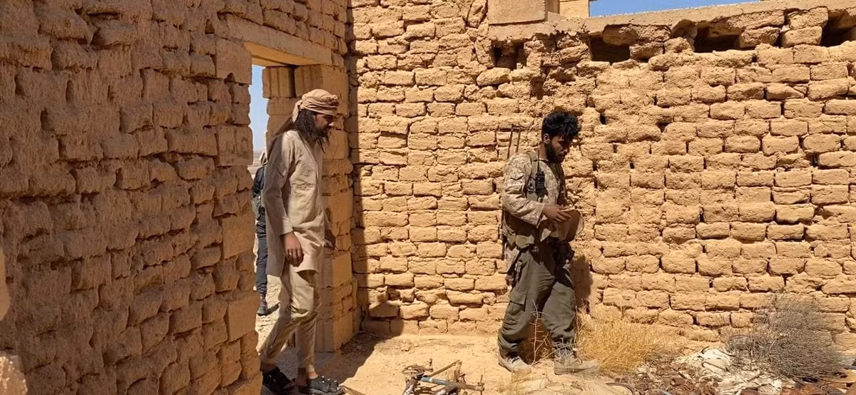 Nguồn tin cho hay, 10 thành viên ủng hộ chính phủ Syria đã bị sát hại hoặc bị thương trong cuộc tấn công gần đây của phiến quân IS ở phía nam Deir Ezzor.
