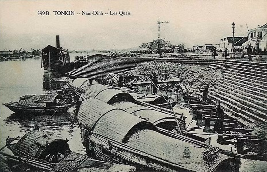 Thuyền chài neo đậu ở cảng Nam Định. Ảnh tư liệu.
