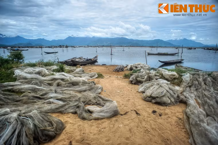 Các làng chài quanh đầm là nơi lý tưởng để khám phá cuộc sống và ẩm thực vùng đầm phá.