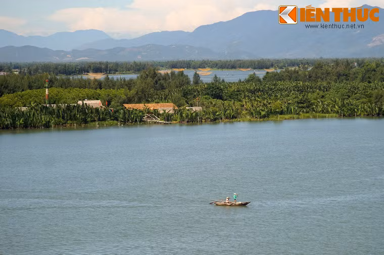Một số hình ảnh khác nhìn từ cầu Cửa Đại.