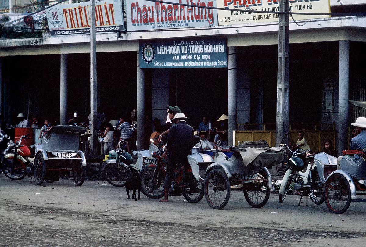 Trên đường Hai Bà Trưng, Cần Thơ năm 1969 - 1970. Ảnh: D. Hoag.
