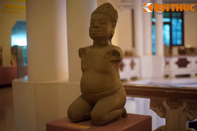 Tượng người quỳ, niên đại cuối thế kỷ 9, đầu thế kỷ 10, Đồng Dương, Thăng Bình, Quảng Nam.