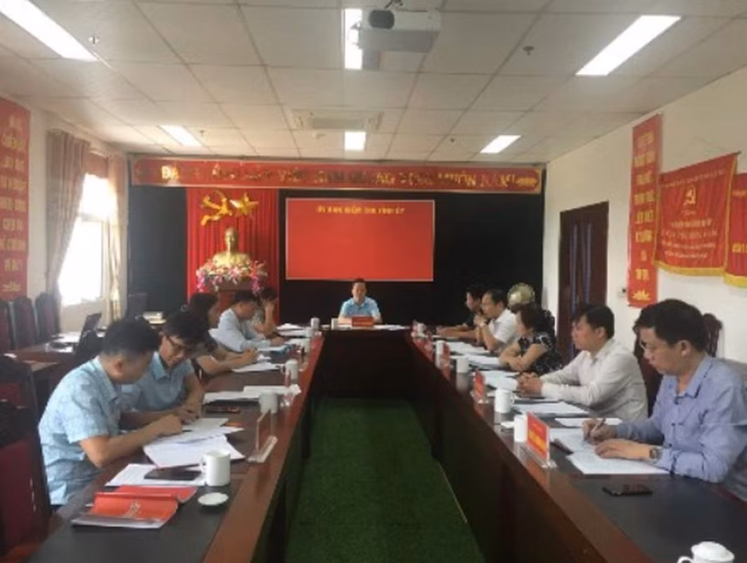  Phó bí thư Thành ủy Lai Châu bị cách chức: Ngày 8/9/2021, lãnh đạo Thành uỷ TP Lai Châu (tỉnh Lai Châu) xác nhận Thành ủy Lai Châu thông báo quyết định thi hành kỷ luật của Ban Thường vụ Tỉnh ủy Lai Châu bằng hình thức cách chức đối với bà Vàng Thị Chính, Phó Bí thư Thường trực Thành ủy Lai Châu nhiệm kỳ 2020 - 2025. Bà Chính đã sử dụng chứng chỉ Tiếng Anh B1 không hợp pháp để làm hồ sơ cán bộ ứng cử chức danh Phó Chủ tịch UBND thành phố Lai Châu, nhiệm kỳ 2016-2021; hồ sơ này cũng được dùng để giới thiệu tái cử Ủy viên Ban Chấp hành, Ủy viên Ban Thường vụ Thành ủy, ứng cử chức vụ Phó Bí thư Thành ủy Lai Châu, nhiệm kỳ 2020 - 2025. 