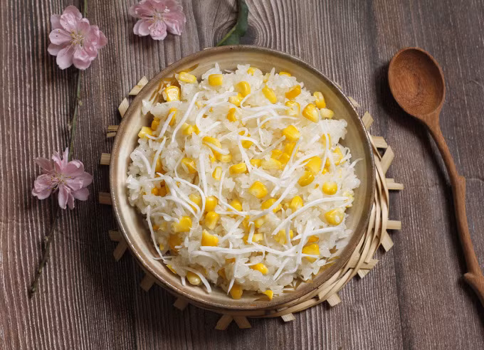 Xôi ngô không chỉ chứa nhiều dinh dưỡng, mà còn sở hữu hương vị thơm ngon, thanh đạm. Ảnh Internet