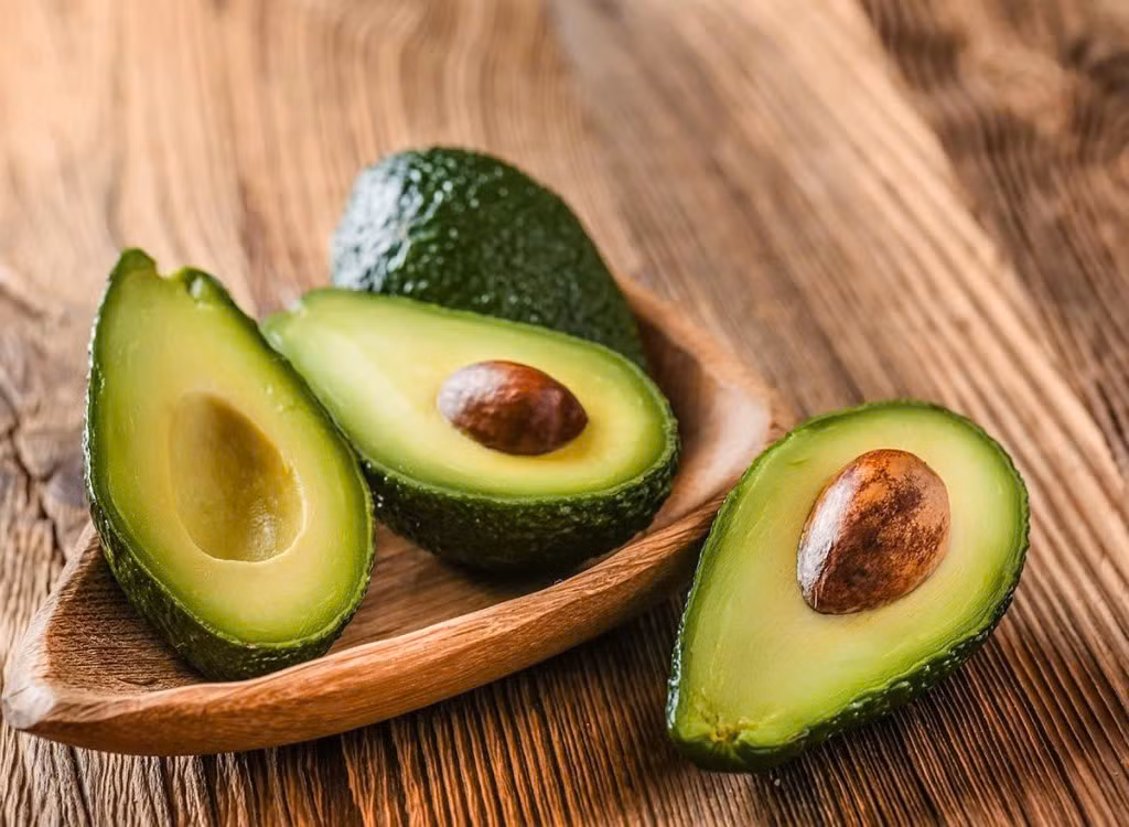  Quả bơ: Vitamin E trong bơ làm giảm tác động của ô nhiễm không khí đến phổi đồng thời cải thiện chức năng phổi. Ảnh minh họa