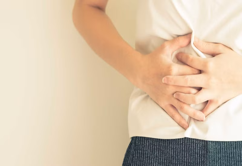 Việc nạp chất xơ quá nhanh, quá nhiều khiến dạ dày co thắt nhiều dẫn đến đau bụng dữ dội. Thông thường, cơn đau bụng hoặc đầy hơi sẽ biến mất khi cơ thể đã tiêu hóa các loại thực phẩm có chứa chất xơ. Nếu xác định được nguyên nhân đau dạ dày là do thừa chất xơ thì khoảng 1 - 2 tuần sau bạn nên hạn chế lượng chất xơ nạp vào cơ thể. Ảnh minh họa