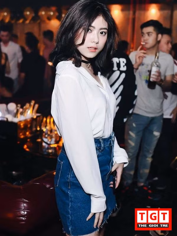 “Những bạn bán mỹ phẩm online thường tìm đến Chanh để PR sản phẩm do tin tưởng Chanh có làn da đẹp. Chanh phải sử dụng sản phẩm đó trước, sau đó mới nêu cảm nhận trên facebook. Chứ Chanh không có nhận PR đại được. Làm việc, nhận tiền cũng phải có tâm nữa mới được mọi người yêu quý và tin tưởng”- cô nàng cho hay.
