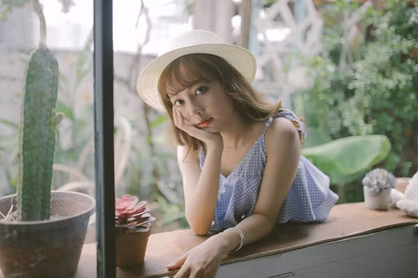 Co gai xinh dep noi tieng nho "xui" cac cap doi chia tay