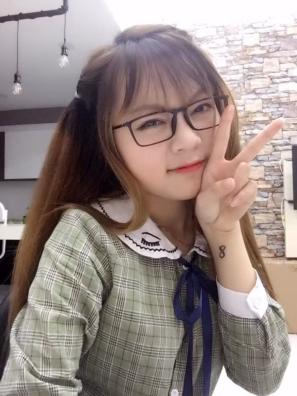 Dự định sắp tới của cô bạn này là hoàn thành việc học ở trường và cố gắng trở thành một gương mặt lookbook được yêu thích.