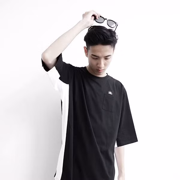 9X cho hay cậu bất ngờ khi nhận được nhiều lời mời kết bạn, tin nhắn Instagram sau khi những hình ảnh được chia sẻ trên diễn đàn mạng. Nam sinh nói thêm cuộc sống của cậu có đôi chút xáo trộn. Nhiều người không quen đã kết bạn và bình luận khiếm nhã vào ảnh tại trang cá nhân. Dù vậy, Phước không cảm thấy quá phiền vì cho rằng ai cũng có quyền phát biểu suy nghĩ của mình.