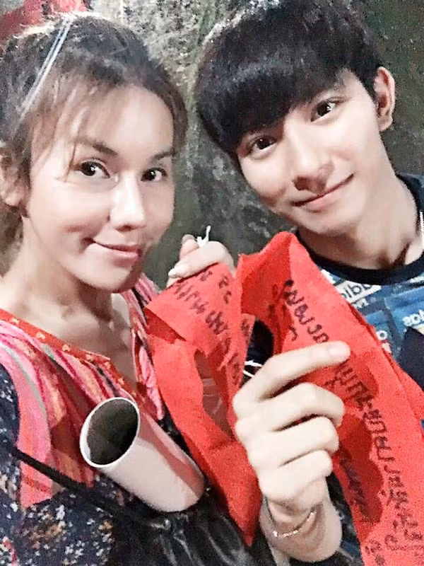 Cùng với việc lao động chăm chỉ trong cương vị của một nhân viên tư vấn sắc đẹp, Bow cho rằng cuộc sống về sau của mình sẽ không quá thiếu thốn.