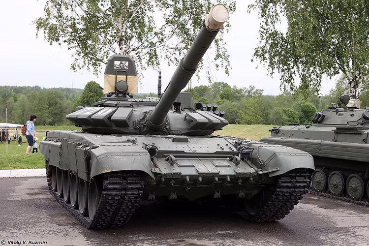 Thông qua việc tham dự Tank Biathlon, Việt Nam sẽ có cơ hội làm quen với các xe tăng T-72B3 hiện đại, biến thể này sở hữu tính năng kỹ chiến thuật rất gần gũi với phiên bản T-90S dành cho xuất khẩu, sẽ là bước chuẩn bị hoàn hảo trước khi đưa T-90S được quân đội ta đưa vào trang bị. Nguồn ảnh: Vitaly-Kuzmin.