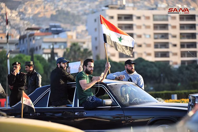 Dựa trên công bố mới nhất của Bộ Quốc phòng Nga, phòng không Syria đã bắn hạ 71 tên lửa trong tổng số 103 tên lửa hành trình được Mỹ và đồng minh sử dụng trong đợt không kích trong đêm 14/4. Số liệu này vẫn đang được cập nhật. Nguồn ảnh: SANA.