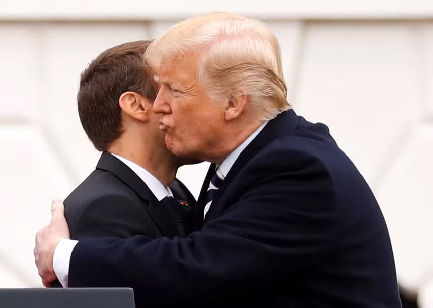 Tổng thống Trump đã cảm ơn người đồng cấp của Pháp đã giúp đỡ ông trong cuộc không kích hôm 14/4 vào Syria. "Cùng với những người bạn Anh quốc, Mỹ và Pháp gần đây đã có hành động và phản ứng quyết đoán nhằm vào vũ khí hóa học của chính quyền Assad", ông Trump nói. "Cá nhân tôi muốn cảm ơn Tổng thống Macron, quân đội Pháp và nhân dân Pháp vì mối quan hệ đối tác đầy kiên định. Họ tuyệt đối tuyệt vời", CNN dẫn lời ông Trump.
