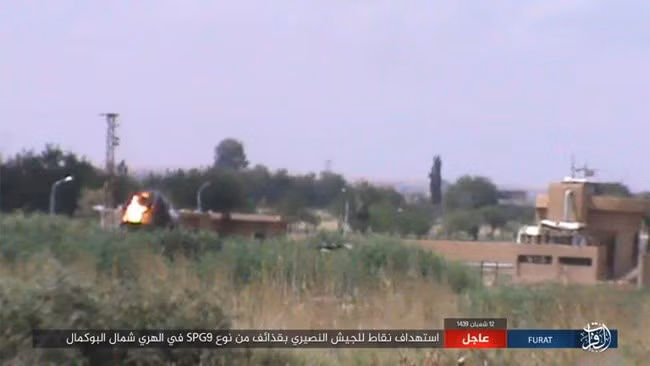 Theo Amaq, phiến quân IS đang cố thủ trong sa mạc tỉnh Homs và một phần sa mạc Deir Ezzor đã gây ra vụ tấn công này. IS đang hoạt động trên vùng sa mạc rộng hàng nghìn km2 phía đông Syria.