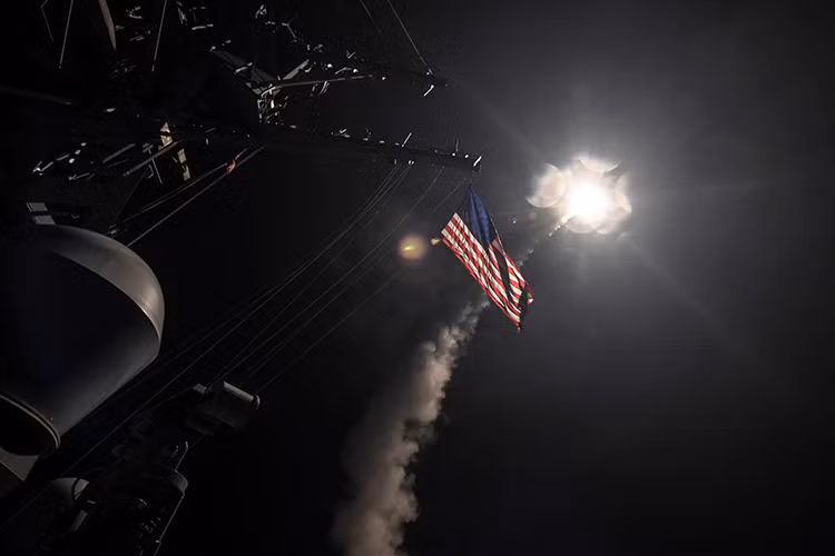 Mặc dù chưa phải là con số thống kế chính thức hay công khai, nhưng trong một giờ không kích Syria Mỹ đã tiêu tốn khoảng 119 triệu USD và con số này mới chỉ là giá của mỗi quả tên lửa Mỹ sử dụng. Nguồn ảnh: New York Times.