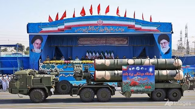 Tổ hợp phòng không S-300PMU2 của Iran trong một lễ duyệt binh gần đây. Nguồn ảnh: AP.
