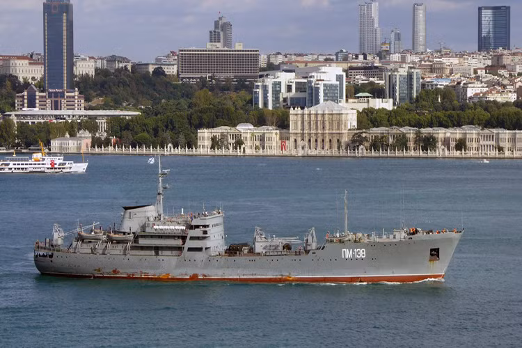 Trong ảnh là một tàu Amur mang số hiệu PM-138 thuộc Hạm đội Biển Đen hoạt động tại Syria. Nguồn ảnh: liveuamap‏.