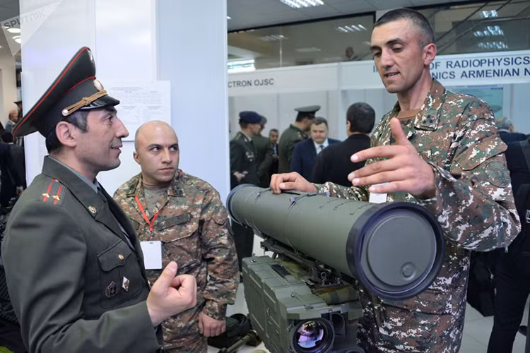 Thậm chí Armenia còn sở hữu cả tổ hợp tên lửa chống tăng Kornet-E mới nhất của Nga. Nguồn ảnh: RIA.