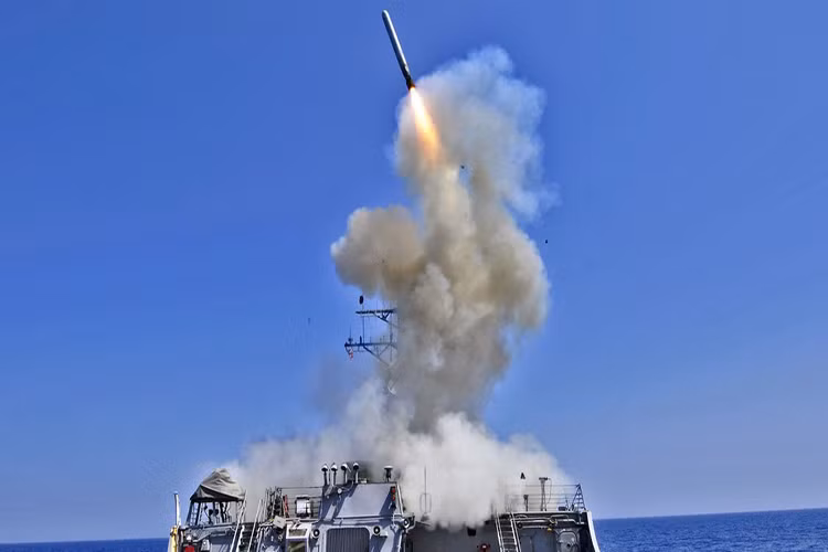 Còn nếu chỉ sử dụng Tomahawk thì cuộc không kích của Mỹ đối với Syria hay Nga chỉ là một hành động vô thưởng, vô phạt và không mang lại bất cứ điều gì, ngoại trừ việc người dân Mỹ sẽ thấy chính quyền của ông Trump đốt tiền thuế của họ như thế nào. Nguồn ảnh: Mashable.