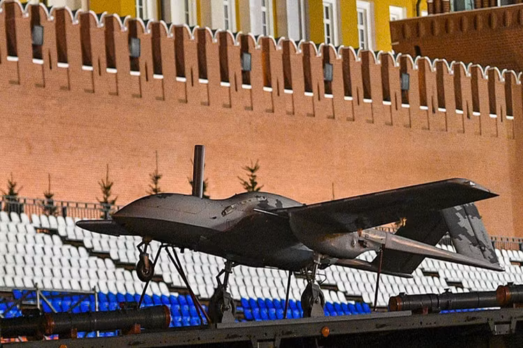 Dựa vào các hình ảnh đầu tiên về UAV Korsar của Nga lộ diện trên truyền thông Nga, có thể thấy cơ chế hoạt động và cơ chế đẩy của loại máy bay không người lái này là tương đương với loại máy bay không người lái RQ-7 Shadow của Mỹ. Nguồn ảnh: LiveJournal.