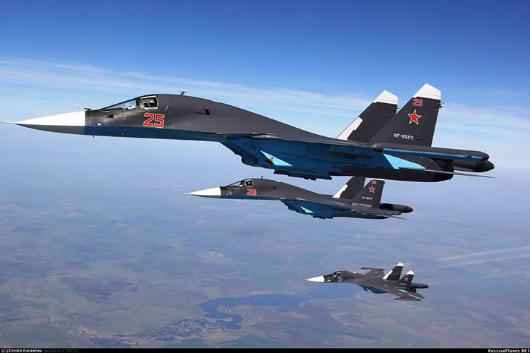 Thông qua cuộc chiến ở Syria, ít nhiều cũng có thể thấy được tiềm lực quân sự của Nga dành cho một cuộc chiến tranh suy hao và họ đã tham chiến được tại đây gần 3 năm. Quân đội Nga hiện tại có quân số hơn 1 triệu người với 2.5 triệu quân dự bị chỉ xếp sau Trung Quốc và nhiều hơn cả Mỹ. Nguồn ảnh: Bellingcat.