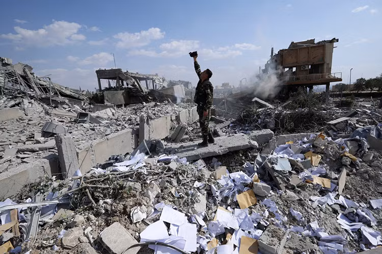 Chiến dịch không kích của Mỹ và đồng minh vào Syria trong đêm 14/4 đã một phần nào đó nói lên nguy cơ này, và nếu một trong hai bên không đủ tỉnh táo để kiềm chế các hành động của mình thì nguy cơ chiến tranh lan rộng ra khắp khu vực Trung Đông hay cả thế giới là điều hoàn toàn có thể xảy ra. Nguồn ảnh: Wall Street Journal.