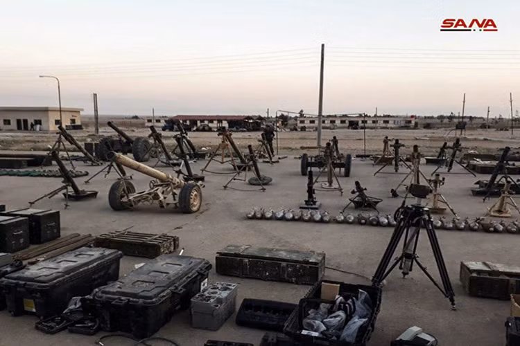 Các nguồn tin địa phương của Syria cho biết, một số tay súng Jaysh al-Islam ở Đông Qalamoun mới được Quân đội Syria giải phóng sẽ không di tản lên phía Bắc Syria, thay vào đó họ sẽ ở lại bảo vệ khu vực này trong các lực lượng vũ trang địa phương (NDF). Ảnh: SANA.