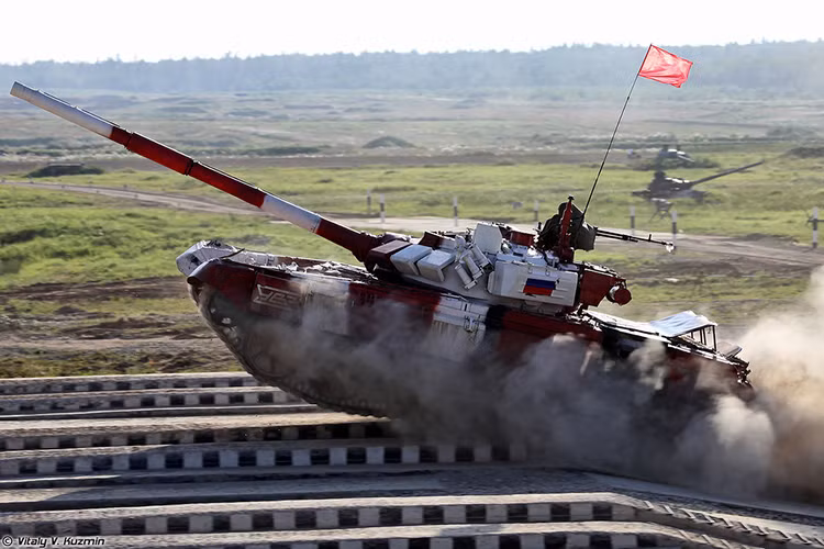 Thông tin Việt Nam tham gia Tank Biathlon được tiết lộ buổi hội đàm giữa Đại tướng Ngô Xuân Lịch, Ủy viên Bộ Chính trị, Phó bí thư Quân ủy Trung ương, Bộ trưởng Bộ Quốc phòng với Bộ trưởng Bộ Quốc phòng Nga, Đại tướng Sergei Shoigu vào hôm 5/4. Nguồn ảnh: Vitaly-Kuzmin.