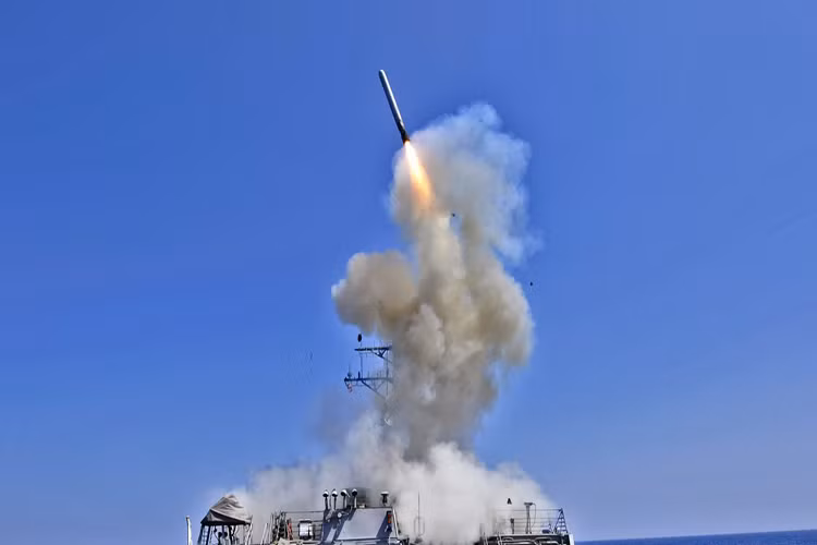 Trong khi đó sau khi sử dụng hết số tên lửa Tomahawk mang theo các tàu chiến Mỹ còn phải bổ sung lại các tên lửa mới, nói như vậy chỉ trong chưa tới một giờ đồng hồ Hải quân Mỹ đã nhanh trong tiêu hết gần 200 triệu USD tiền thuế của người dân nước này còn kết quả mà nó mang lại gần như bằng không. Nguồn ảnh: TheBlaze.