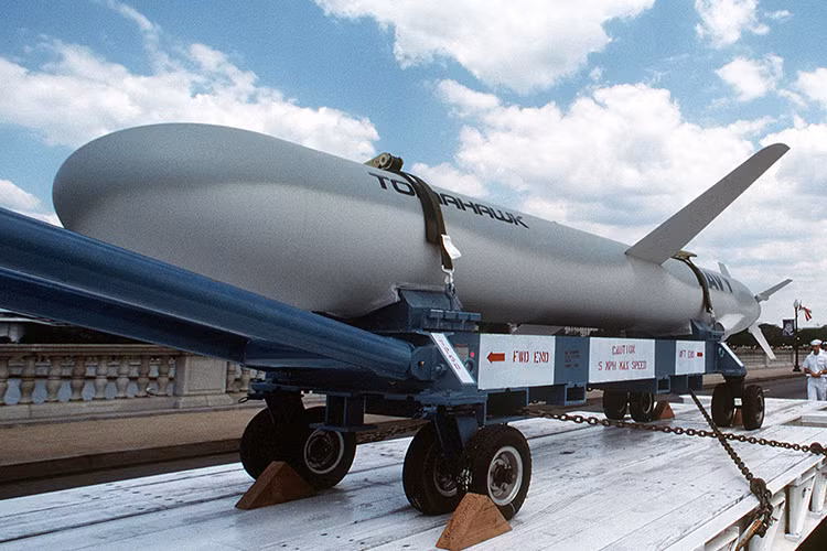 Cũng theo nguồn tin này hai quả tên lửa trên đã được Syria chuyển sang Nga trong hôm 18/4 nhưng lại không tiết lộ hai tên lửa trên thuộc chủng loại nào cũng như vị trí Quân đội Syria thu hồi được hai quả tên lửa này. Nguồn ảnh: Seaforces.org.