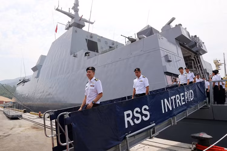 Được biết, RSS Intrepid là một trong 6 tàu khu trục lớp Formidable tiên tiến của Hải quân Singapore và cũng là lớp tàu chiến hiện đại nhất của nước này được đưa vào trang bị từ năm 2007. Nguồn ảnh: Trần Lê Lâm/TTXVN.
