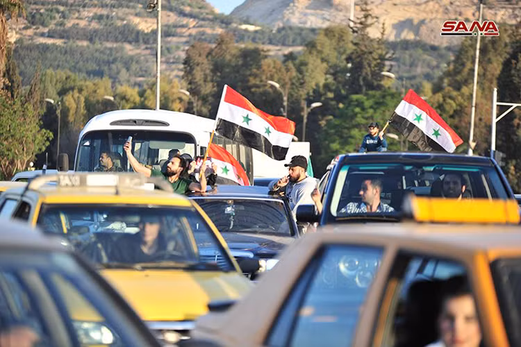 Theo Hãng thông tấn Nhà nước Syria SANA, vụ tấn công ở Homs làm bị thương 3 người. Cũng theo nguồn tin này, vụ tấn công đã không phá huỷ trung tâm nghiên cứu ở Barza mà chỉ làm hư hỏng một phần cơ sở hạ tầng ở trung tâm này. Nguồn ảnh: SANA.