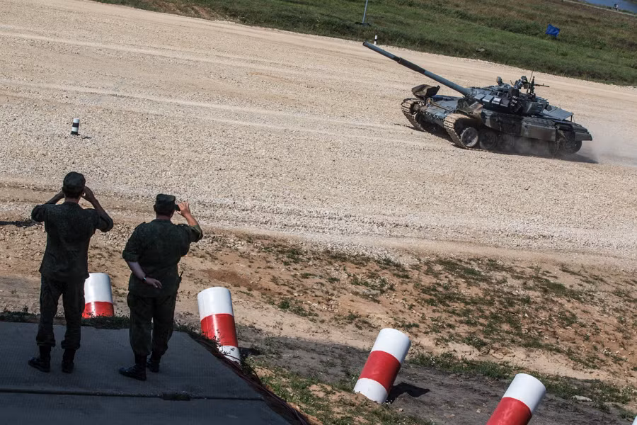 Tank Biathlon được nước chủ nhà Nga tổ chức thường niên tại thao trường Alabino và các đội tuyển sẽ phải sử dụng xe tăng T-72B3 làm phương tiện thi đấu chính (do Nga cung cấp). Tuy nhiên, nếu có đủ điều kiện các quốc gia tham dự Tank Biathlon vẫn được phép mang xe tăng của mình đến dự giải. Nguồn ảnh: Army Games.