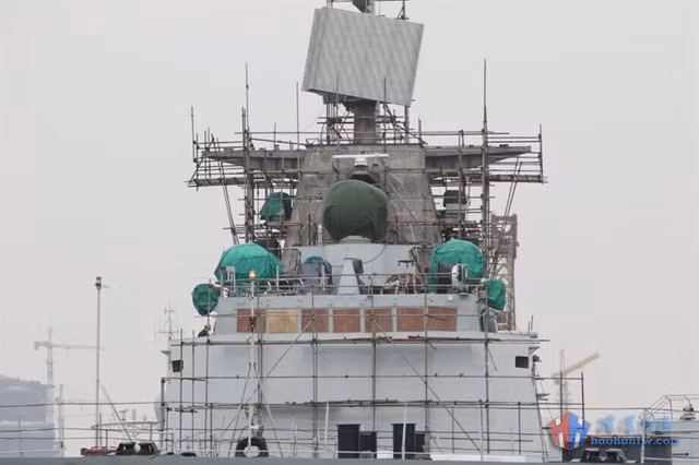 Radar thám sát mặt biển - đường không Type 381 được thay bằng radar Type 382 hiện đại hơn.
