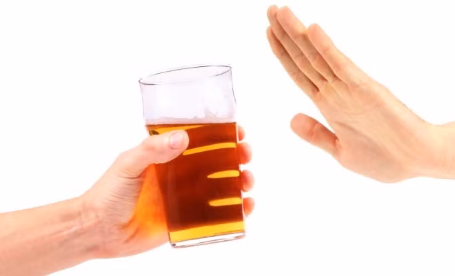 Vì vậy, bạn nên hạn chế các loại đồ uống có cồn để đảm bảo sức khỏe. Ảnh: baodansinh.