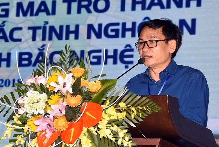 Nghe An: Vo con khai man ho so, “quan” chong chiu ky luat gi?