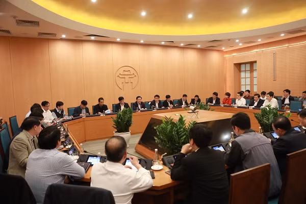Nguyen Hong Nhung mac Covid-19, khai doi hanh trinh di chuyen, co nen quy toi?