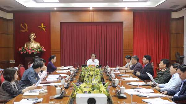 Hai Phong: Tam dung tang qua cac ho dan, uu tien chong dich Covid-19