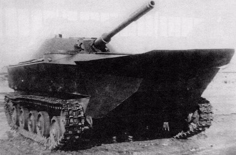 Nó được tạo ra nhằm cạnh tranh với dòng tăng hạng nhẹ PT-76 được phát triển cùng thời. Tất nhiên, K-90 sau đó đã thất bại vì nhiều lý do kĩ thuật trước PT-76 – mẫu tăng huyền thoại Liên Xô sau này.