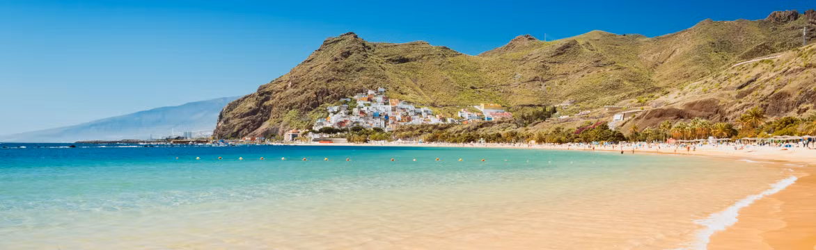 Thoạt nhìn, hòn đảo Tenerife ở Tây Ban Nha giống như nhiều hòn đảo trên thế giới. Tuy nhiên, nơi đây được báo cáo là địa điểm xảy ra một số sự việc, hiện tượng lạ lùng khó lý giải bao gồm du hành thời gian.